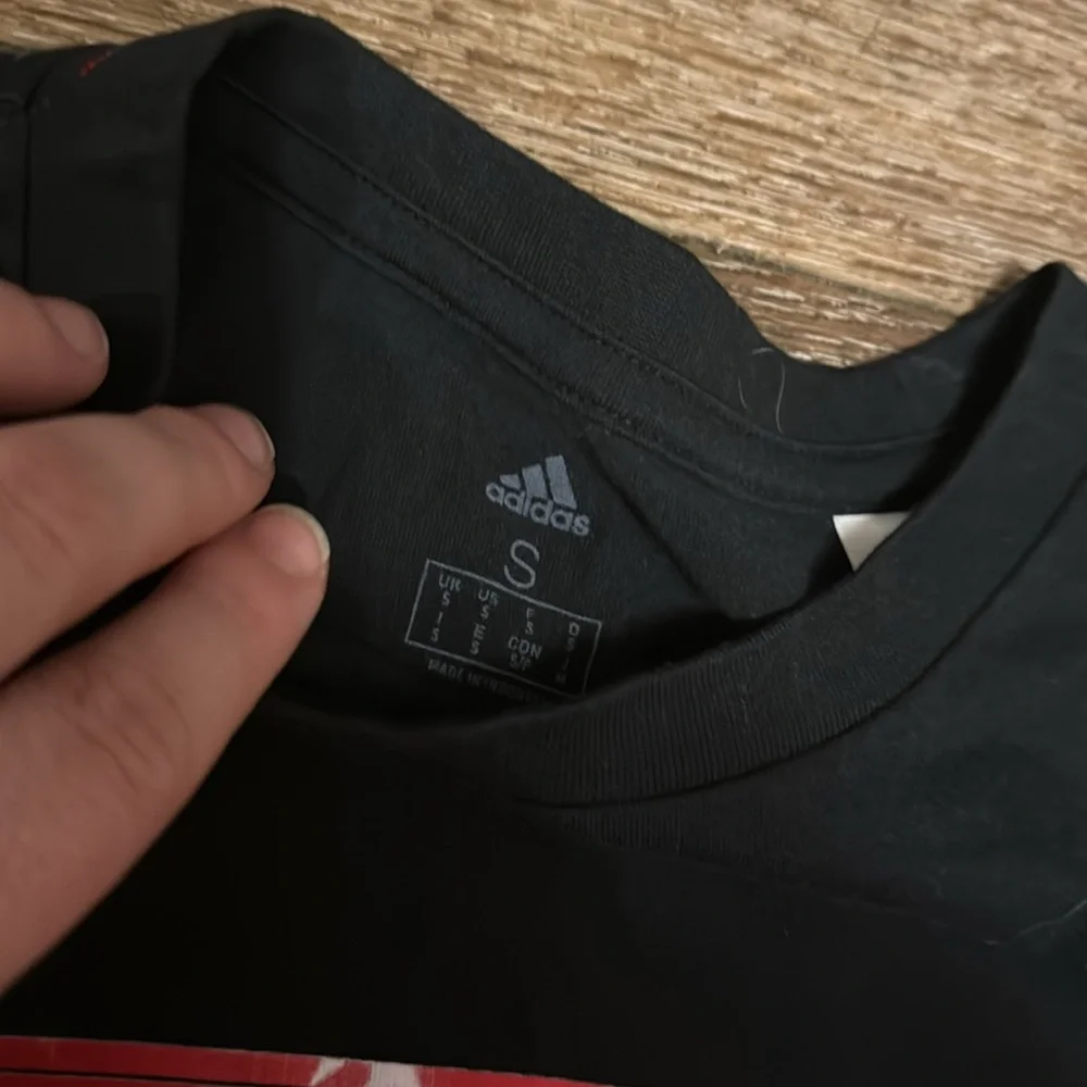 Adidas tee small‎
